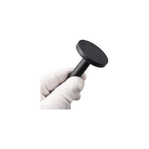 Magnet negru  pentru montaj  folie carbon   Cod: M77